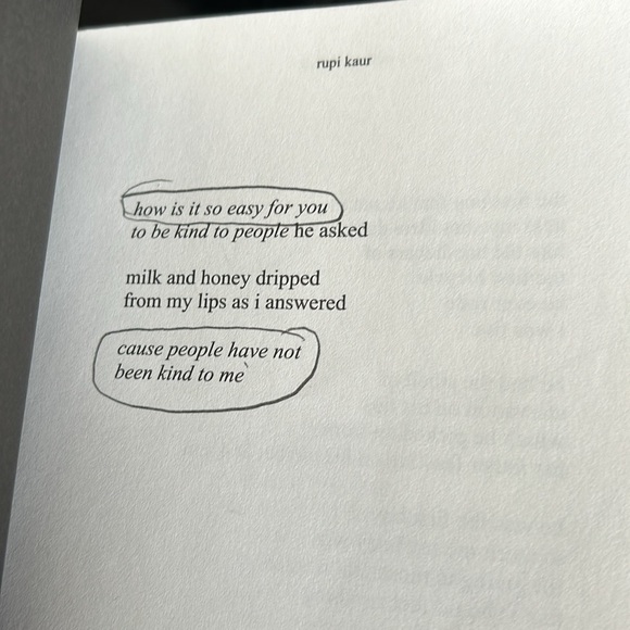 Rupi Kaur | The sun and her flowers | Milk and honey | set of 2 | Books - Picture 12 of 16